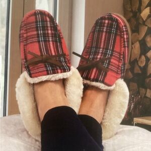 Serra Red Plaid Memory Foam Slippers, 7-8, NIB